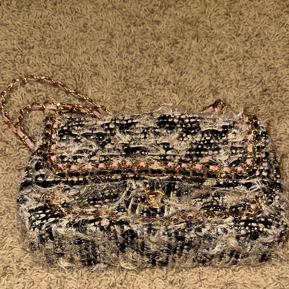 Elegant Tweed Shoulder Bag with Chain Strap